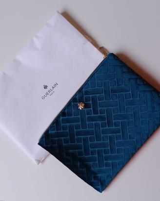 Pochette marca Guerlain con cerniera velluto verde