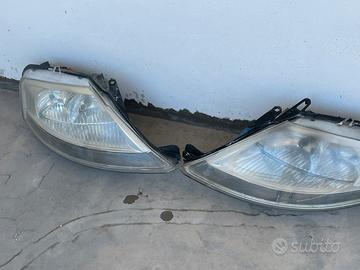 Coppia di fari usati citroen c3 anno 2007