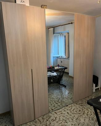 Divano, letto, comó, tavolinetto, armadio