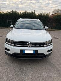 Volkswagen Tiguan 1.6 tdi dci - NEOP. - NAV. - 12 