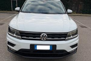 Volkswagen Tiguan 1.6 tdi dci - NEOP. - NAV. - 12 
