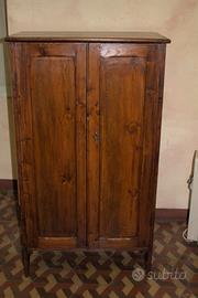 Mobile guardaroba in legno massiccio