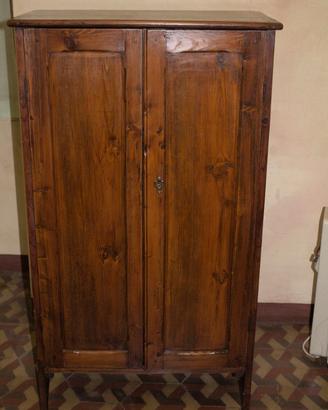 Mobile guardaroba in legno massiccio