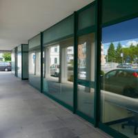 NEGOZIO CON SCANTINATO, RIPOSTIGLIO E GARAGE