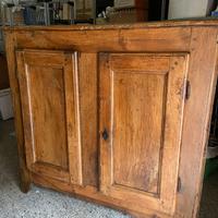 Credenza in legno di noce