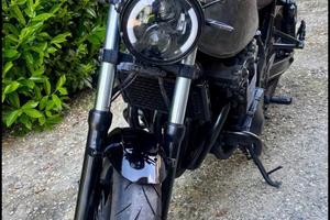 Moto cafe racer Suzuki gsx750ae