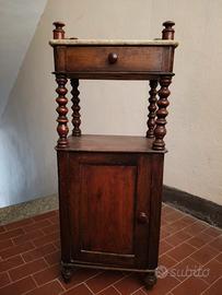 Comodino antico 