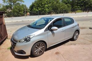 Peugeot 208 cinque porte a GPL