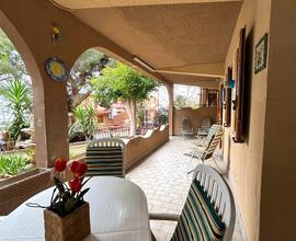 Appartamento semi indipendente con giardino