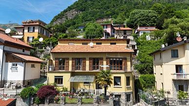Villa di 260 m² con 5 locali e box auto a Caslino 