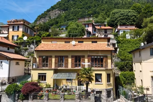 Villa di 260 m² con 5 locali e box auto a Caslino 