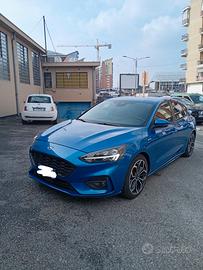 Ford Focus ST line