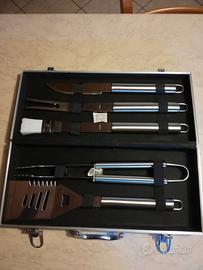 set utensili per barbecue 