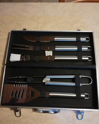set utensili per barbecue 