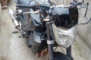Moto yamaka fz1 cilindrata 1000