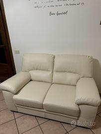 Divano in pelle color panna