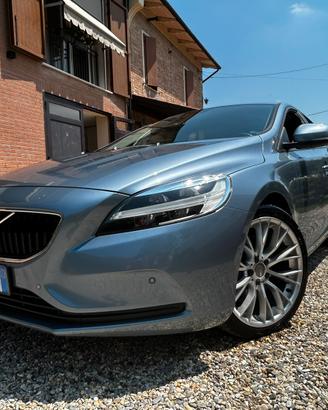Volvo V40 D2