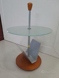 Tavolino in vetro con porta riviste