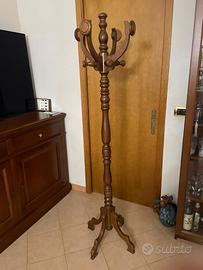 Uomo morto appendi abiti