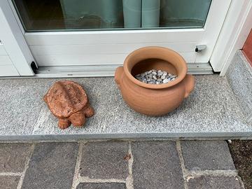 Vasi in cotto toscano,tartaruga,griglia,colonna
