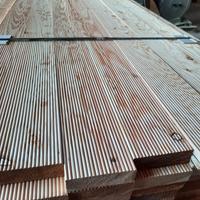 Listoni antiscivolo zegrinati in legno di Larice 