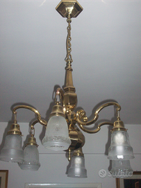 Lampadario in ottone a sei bracci e paralumi