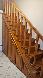 scala in legno  con sottoscala