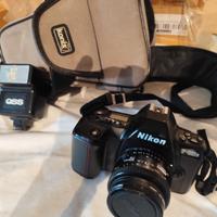 Nikon analogica F601M con flash