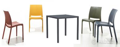 Set tavolo autolivellante e sedia in polipropilene