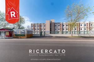 Palazzo / Stabile di 3600 m² con più di 5 locali a