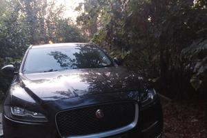 Jaguar f pace 