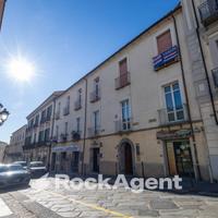 APPARTAMENTO SU DUE LIVELLI AFFACCIATO SU CORSO MA