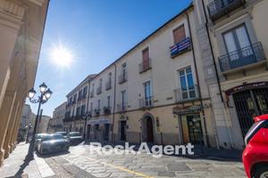 APPARTAMENTO SU DUE LIVELLI AFFACCIATO SU CORSO MA