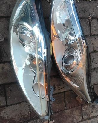 Fanali anteriori Ford Fiesta 2011