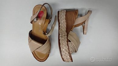 Sandali con zeppa Le Poeme color nude