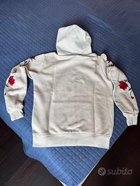 Felpa H&M Divided con ricami di rose e scritta - S