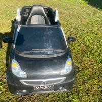 Auto Elettrica con radiocomando fari al led e MP3