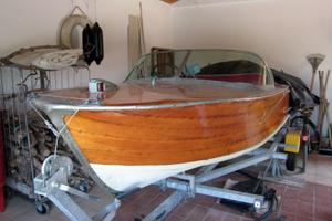 Motoscafo in legno d'epoca tipo Riva