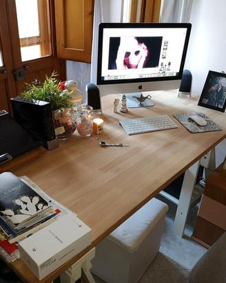 Scrivania con cavalletti IKEA