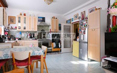 APPARTAMENTO 3 LOCALI IN VILLA !!