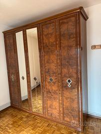 Armadio a 5 ante in legno