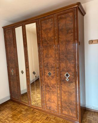Armadio a 5 ante in legno