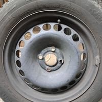 Cerchi con gomme da neve usate