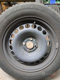 Cerchi con gomme da neve usate
