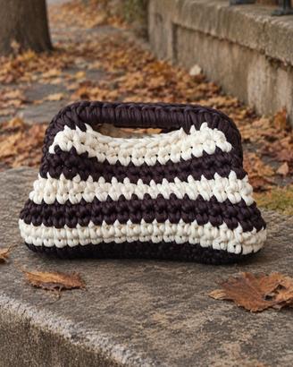 Clutch marrone e panna a righe. borsa fatta a mano