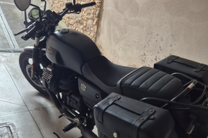 Moto Guzzi V7 IV Stone + borse pelle Hepco-Becker
