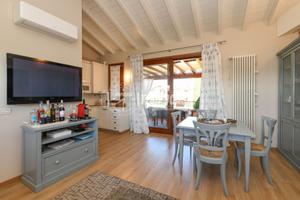 TRILOCALE RISTRUTTURATO IN RESIDENCE CON PISCINA