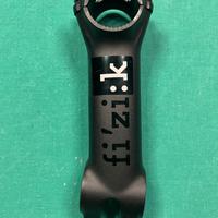 Attacco manubrio Fizik