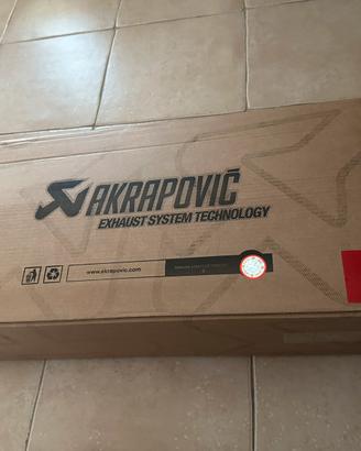 Scarico Akrapovic nuovo