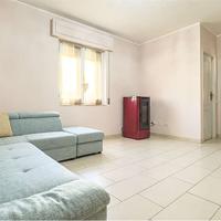 Ampio quadrivano con verande e posto auto